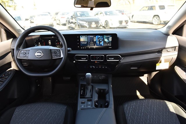 Nissan Sentra Vehicle Image 08