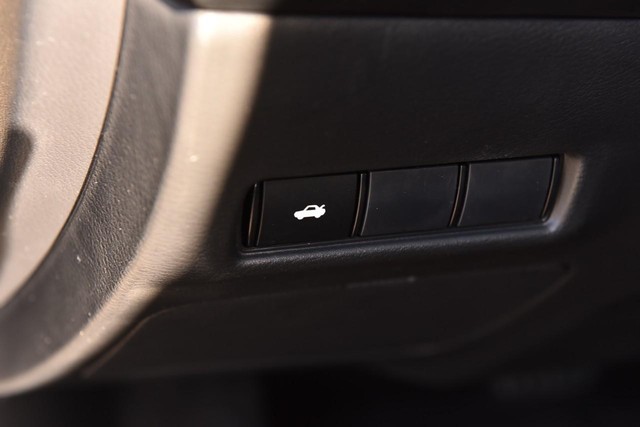 Nissan Sentra Vehicle Image 11