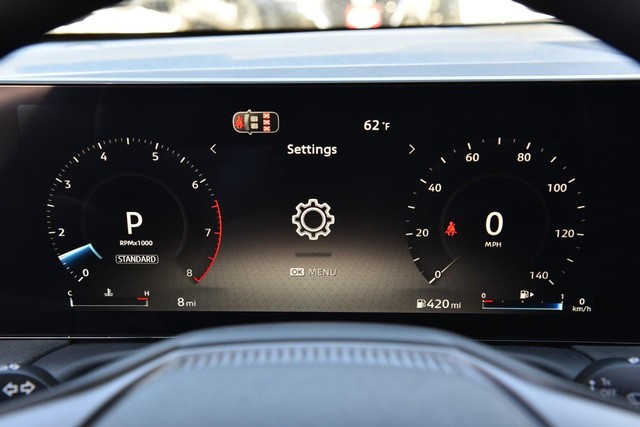 Nissan Sentra Vehicle Image 12