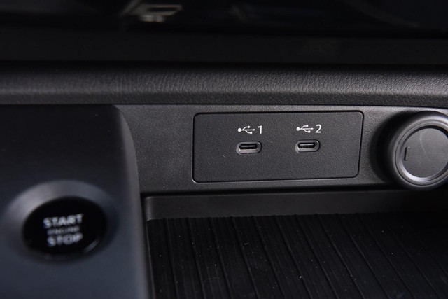 Nissan Sentra Vehicle Image 16