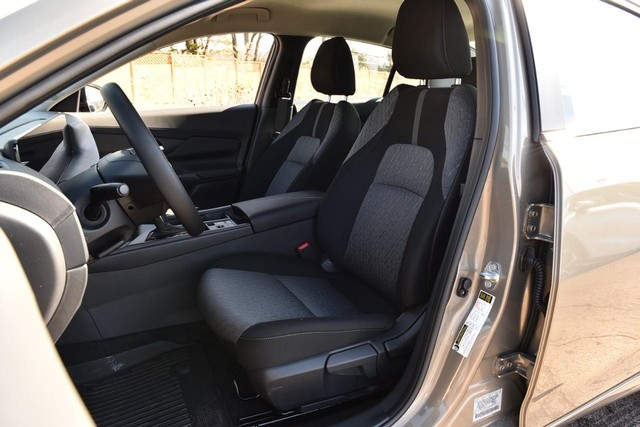 Nissan Sentra Vehicle Image 19