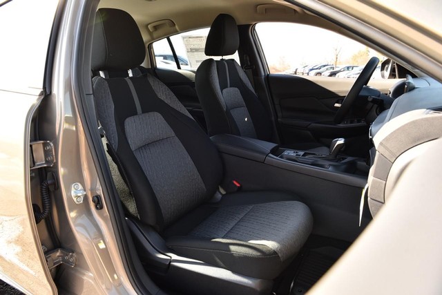 Nissan Sentra Vehicle Image 20