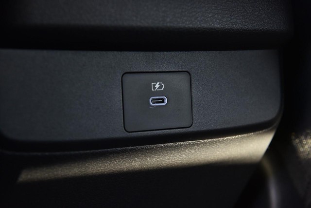 Nissan Sentra Vehicle Image 22