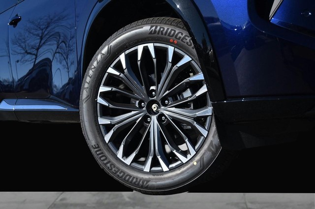 Nissan Rogue Vehicle Image 03