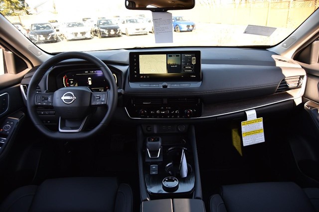 Nissan Rogue Vehicle Image 08