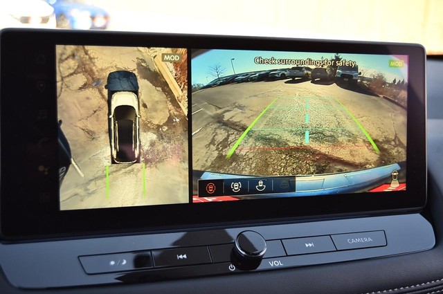 Nissan Rogue Vehicle Image 14