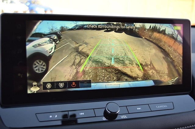 Nissan Rogue Vehicle Image 16