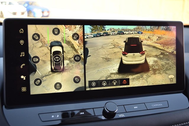 Nissan Rogue Vehicle Image 17