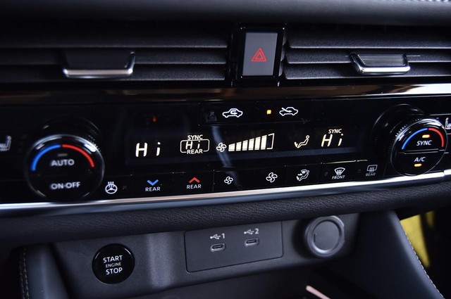 Nissan Rogue Vehicle Image 19