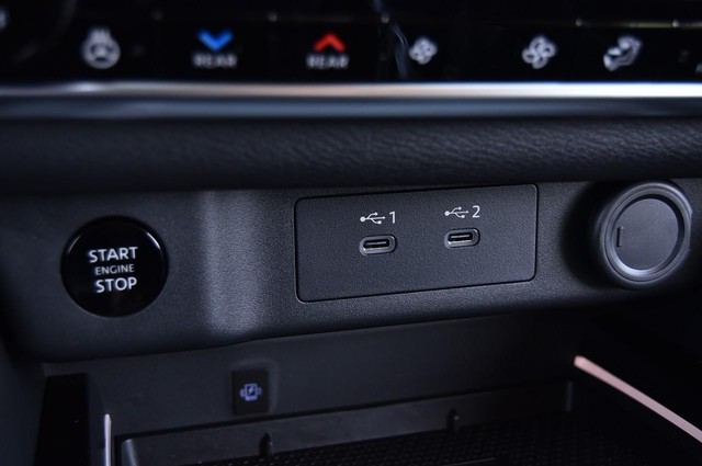 Nissan Rogue Vehicle Image 20