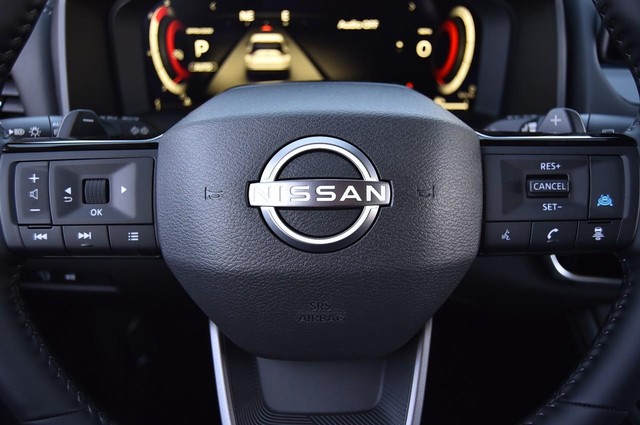 Nissan Rogue Vehicle Image 22