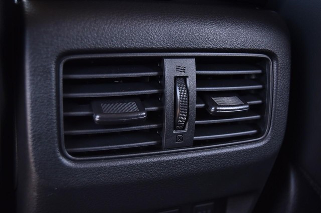 Nissan Rogue Vehicle Image 27