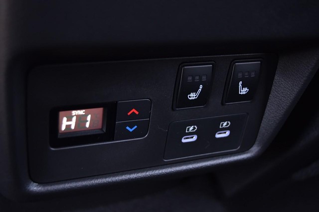 Nissan Rogue Vehicle Image 28