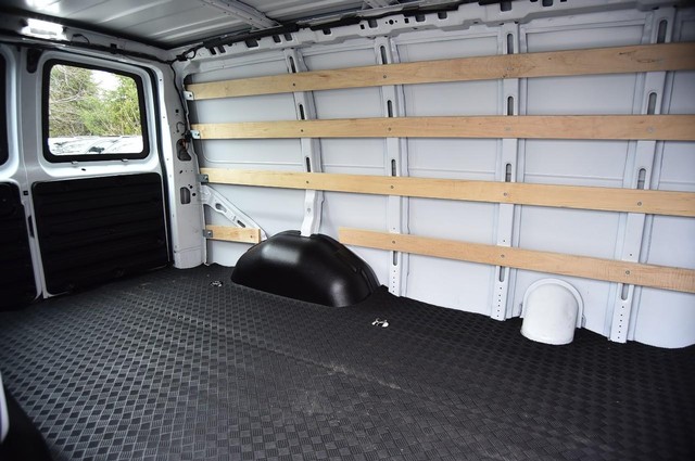 GMC Savana Cargo Van Vehicle Image 11