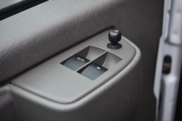 GMC Savana Cargo Van Vehicle Image 12