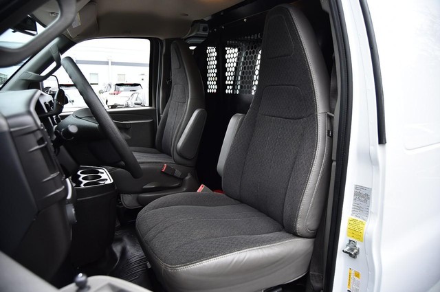 GMC Savana Cargo Van Vehicle Image 19