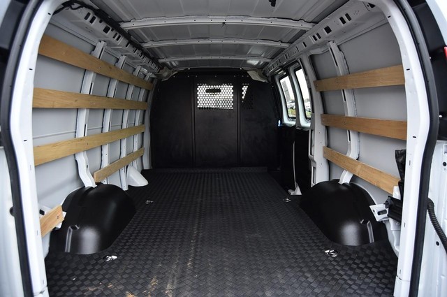 GMC Savana Cargo Van Vehicle Image 21