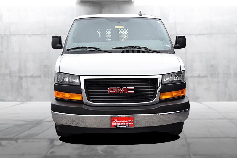 GMC Savana Cargo Van Vehicle Full-screen Gallery Image 04