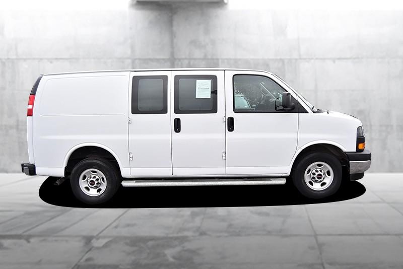 GMC Savana Cargo Van Vehicle Full-screen Gallery Image 05