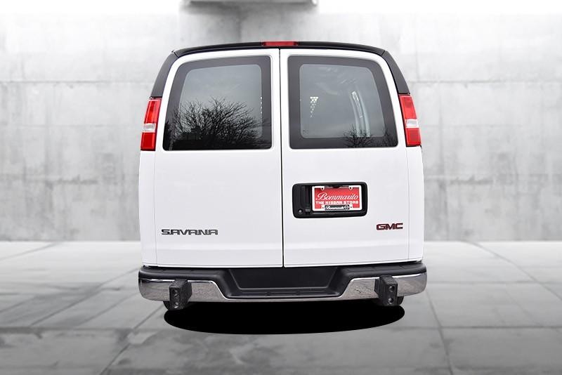 GMC Savana Cargo Van Vehicle Full-screen Gallery Image 06