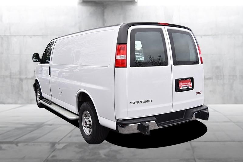 GMC Savana Cargo Van Vehicle Full-screen Gallery Image 07