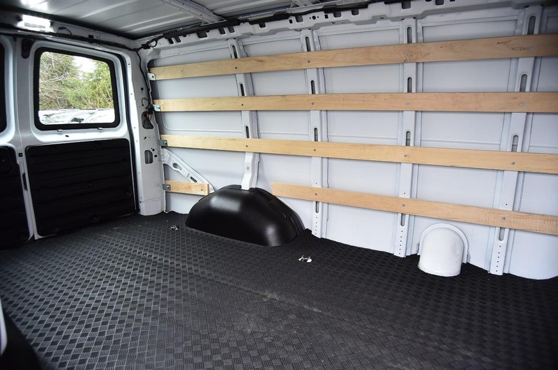 GMC Savana Cargo Van Vehicle Full-screen Gallery Image 11