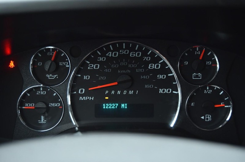 GMC Savana Cargo Van Vehicle Full-screen Gallery Image 14