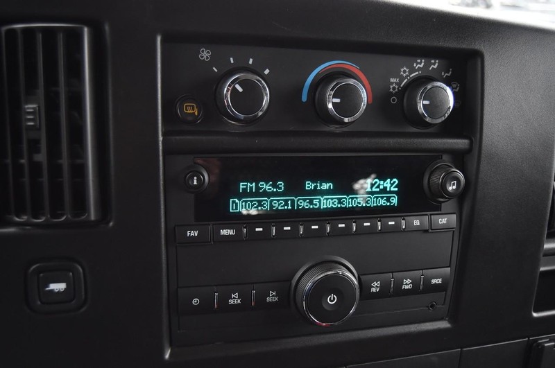 GMC Savana Cargo Van Vehicle Full-screen Gallery Image 16