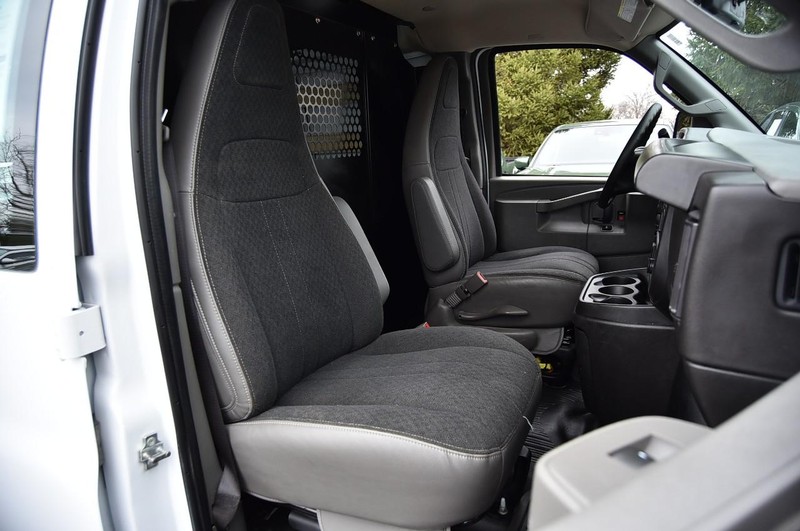 GMC Savana Cargo Van Vehicle Full-screen Gallery Image 20