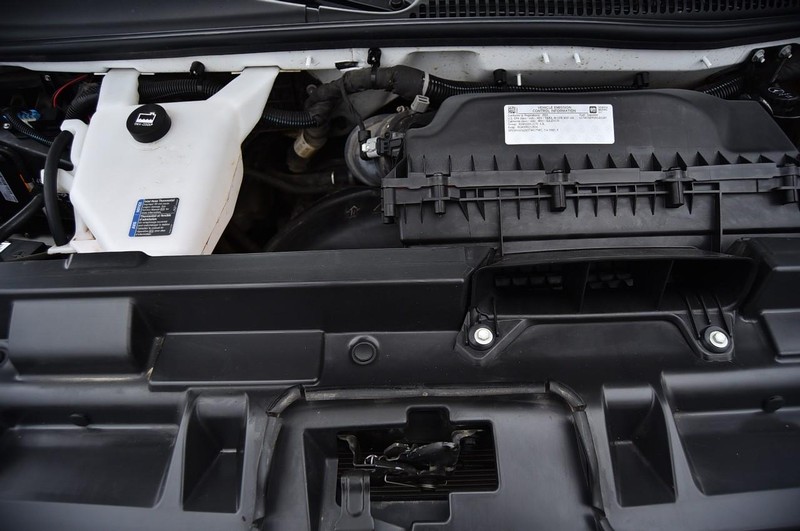 GMC Savana Cargo Van Vehicle Full-screen Gallery Image 22