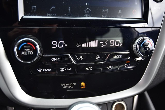 Nissan Murano Vehicle Image 18