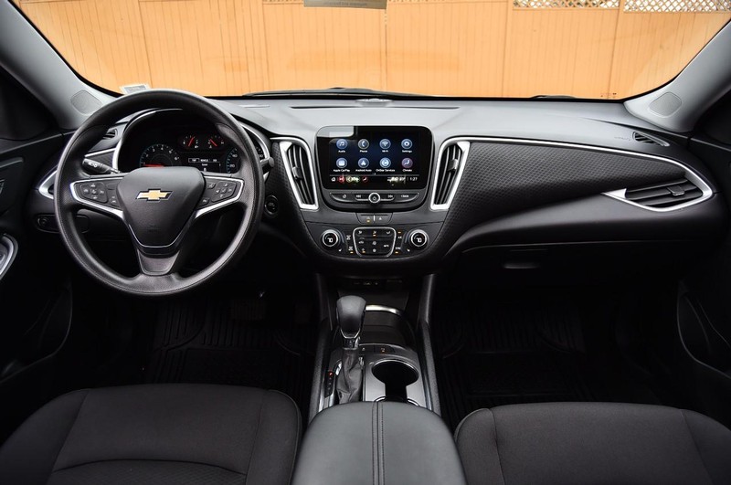 Chevrolet Malibu Vehicle Full-screen Gallery Image 8