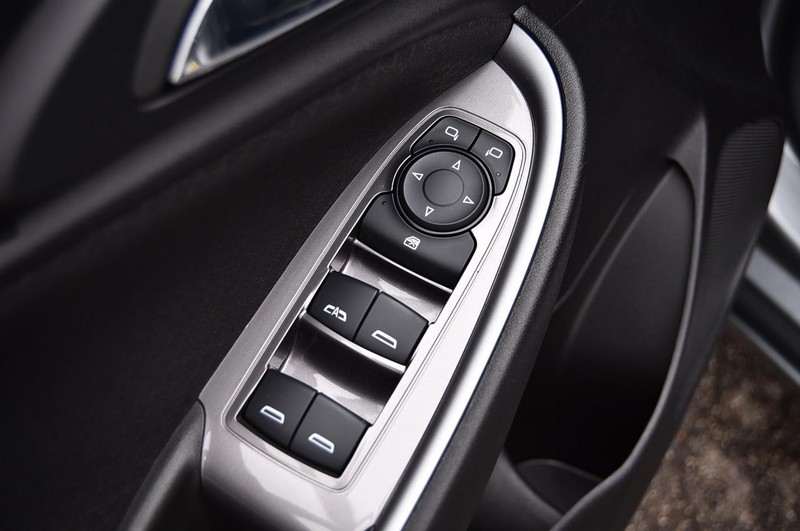 Chevrolet Malibu Vehicle Full-screen Gallery Image 9