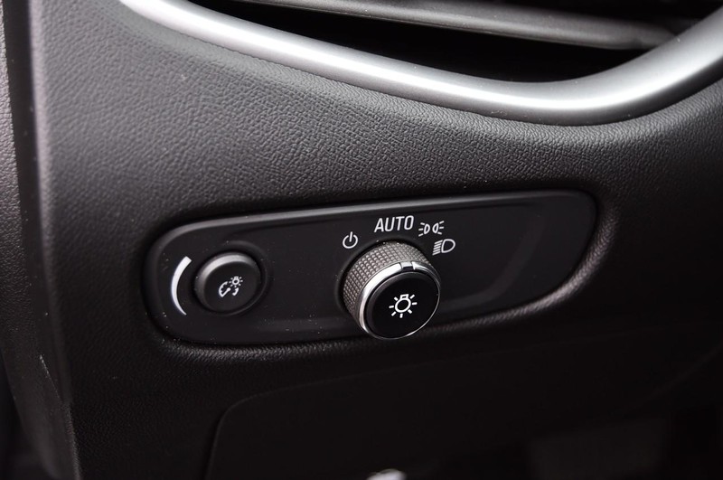 Chevrolet Malibu Vehicle Full-screen Gallery Image 10