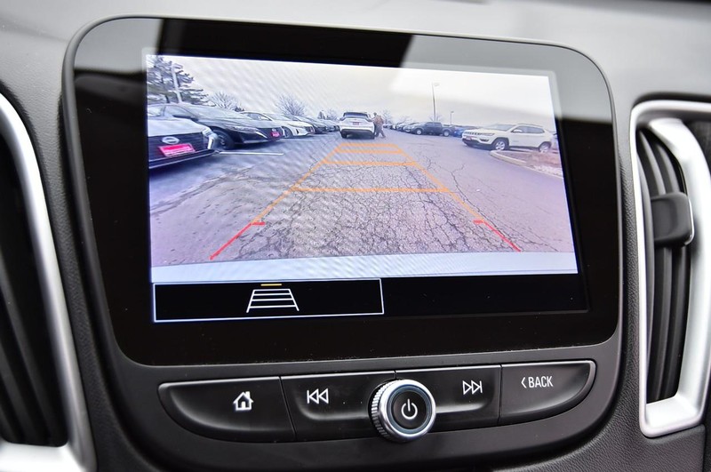 Chevrolet Malibu Vehicle Full-screen Gallery Image 12