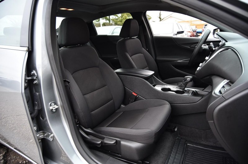 Chevrolet Malibu Vehicle Full-screen Gallery Image 19