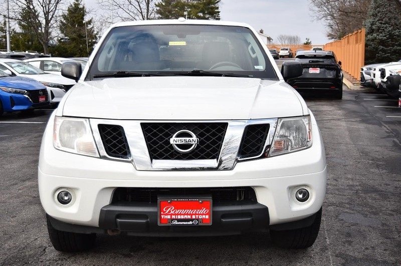 Nissan Frontier Vehicle Full-screen Gallery Image 4
