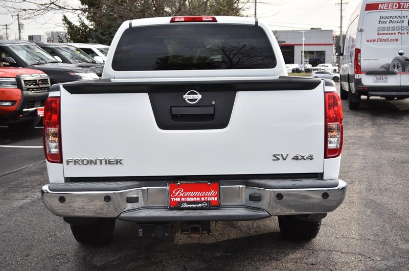 Nissan Frontier Vehicle Full-screen Gallery Image 6