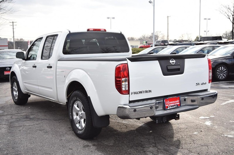 Nissan Frontier Vehicle Full-screen Gallery Image 8