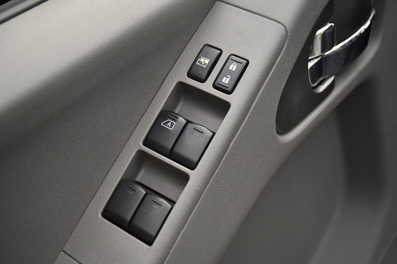 Nissan Frontier Vehicle Full-screen Gallery Image 10