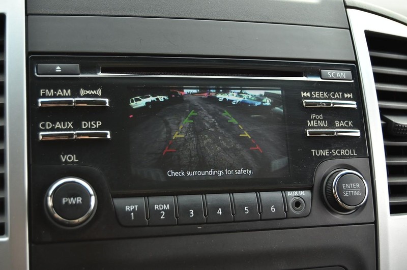 Nissan Frontier Vehicle Full-screen Gallery Image 13