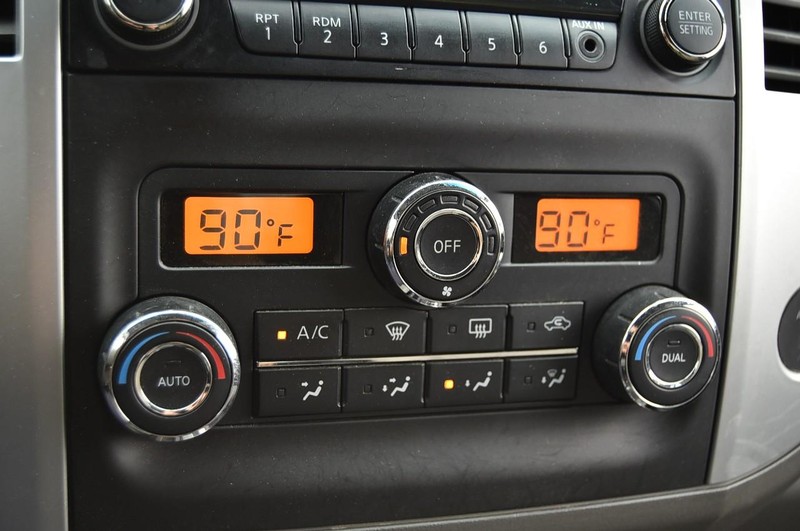 Nissan Frontier Vehicle Full-screen Gallery Image 15