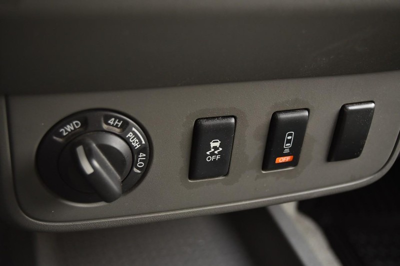 Nissan Frontier Vehicle Full-screen Gallery Image 16