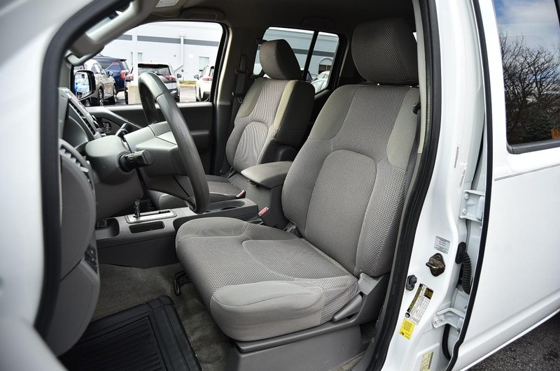 Nissan Frontier Vehicle Full-screen Gallery Image 18