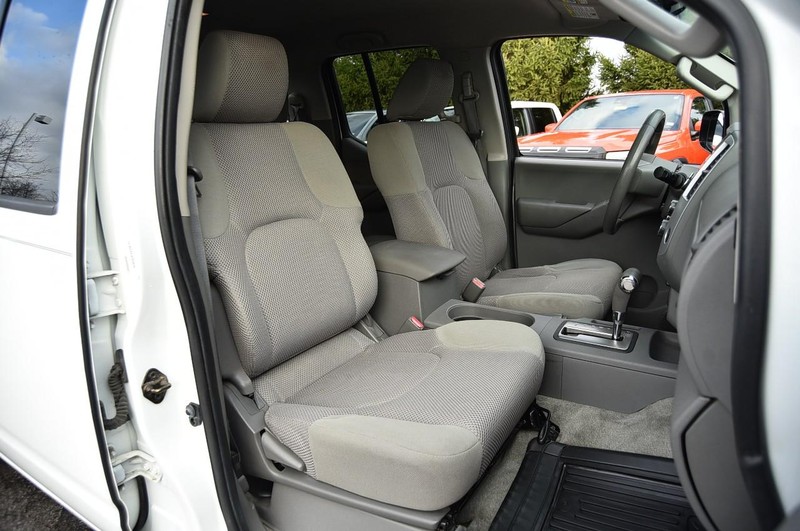 Nissan Frontier Vehicle Full-screen Gallery Image 19