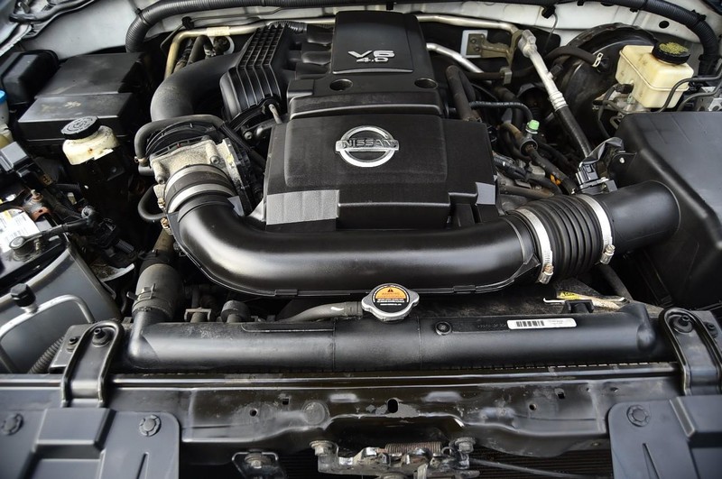 Nissan Frontier Vehicle Full-screen Gallery Image 21