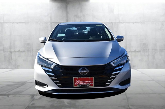 Nissan Versa Vehicle Image 04