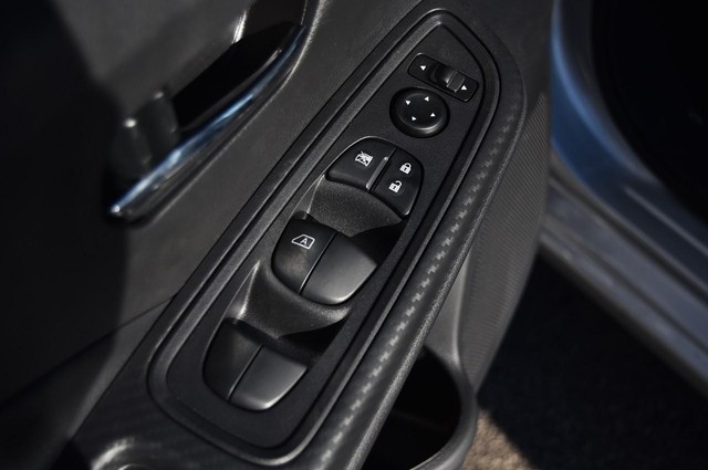 Nissan Versa Vehicle Image 09