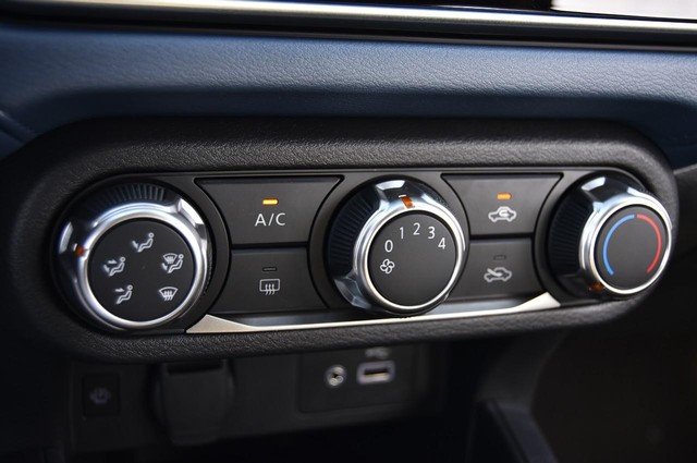 Nissan Versa Vehicle Image 14