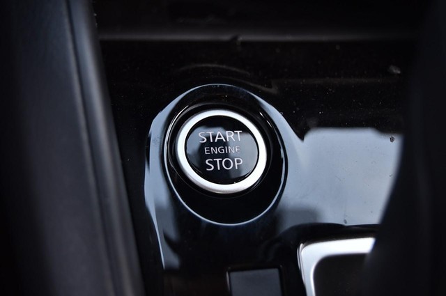 Nissan Versa Vehicle Image 16